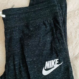Nike Cropped Joggers NWOT